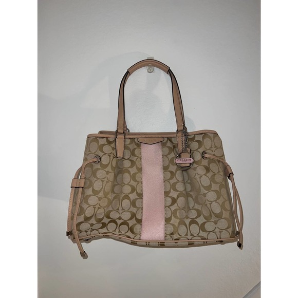 Classic Coach Shoulder Bag - Picture 2 of 7